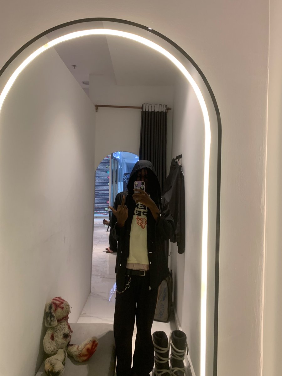 𝔅𝔩𝔬𝔫𝔡 ℑ𝔫𝔣𝔢𝔯𝔫𝔬 👩🏾‍🦳 tweet media