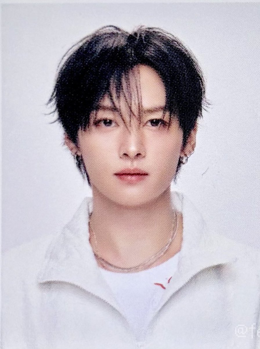 Lee Know pics tweet media