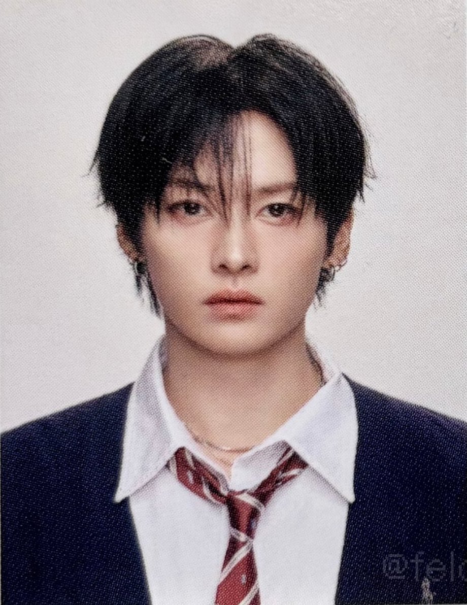 Lee Know pics tweet media