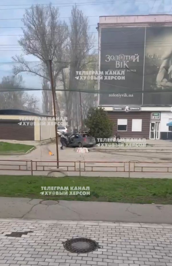 99Dominik_'s tweet photo. A Russian drone attacked a car in Kherson, killing a 42-year-old man.
46.663529, 32.640088
Kherson, Kherson Oblast, Ukraine
@GeoConfirmed @UAControlMap @Cen4infoRes @AndrewPerpetua https://t.co/dAobAY1V7K