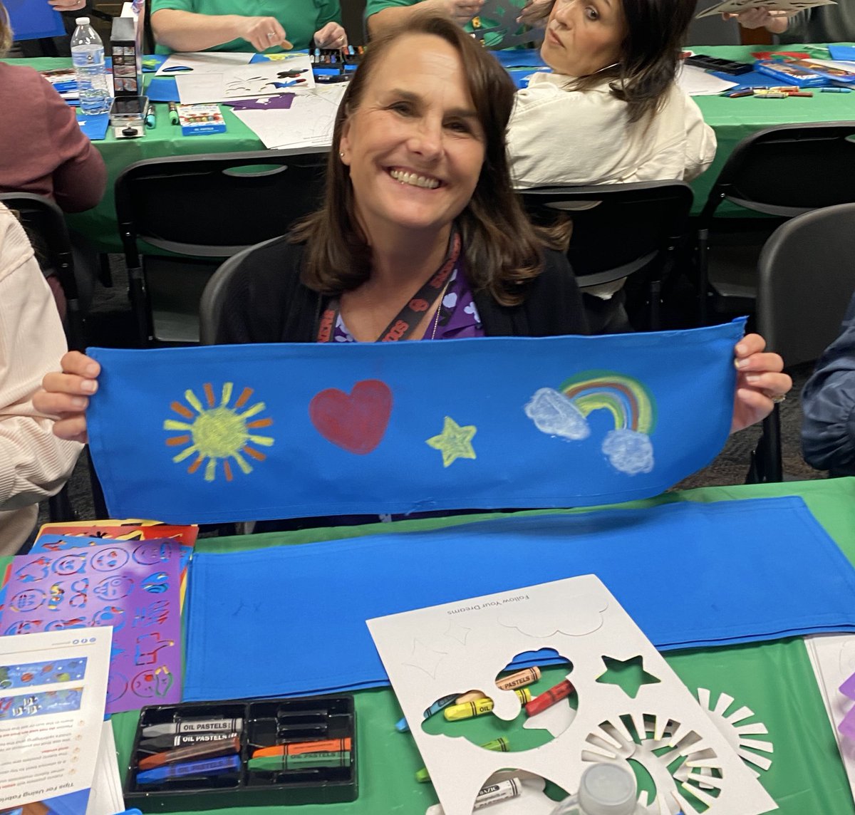 DeltaDentalOK's tweet photo. Team Delta rolled up their sleeves to create 120 duffle bags for local foster children. Each bag was decorated by a DDOK staff member and contains a blanket, teddy bear, oral hygiene supplies, and more. Thanks to everyone who contributed to this effort 💚 https://t.co/Ofy4BEAyYn
