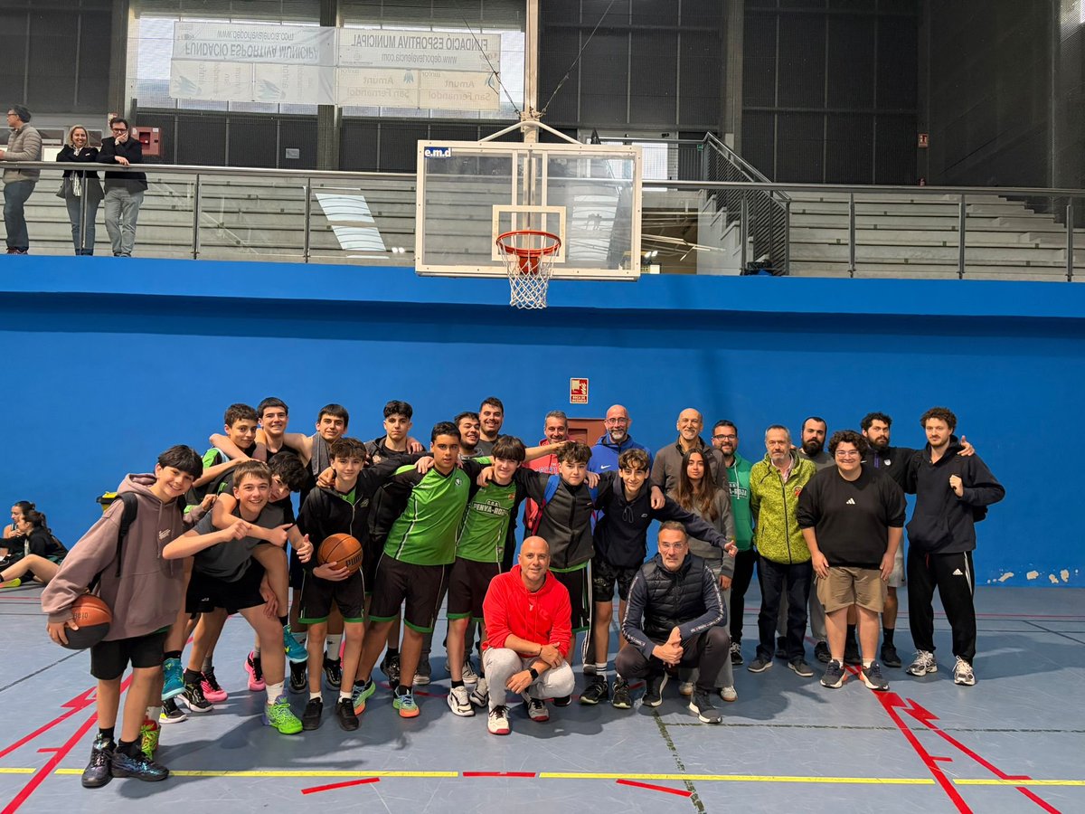 BasketSocutRG9's tweet photo. Ayer organizamos un clínic de formación en Baloncesto Penya Roja 🏀

Gracias a @victorubiocoach  por su enfoque sobre el juego sin balón y a @JaviVilaplana43  por el trabajo en Shell Drill Defense.

Seguimos apostando por la formación continua de entrenadores. https://t.co/r2VbP4LKZd