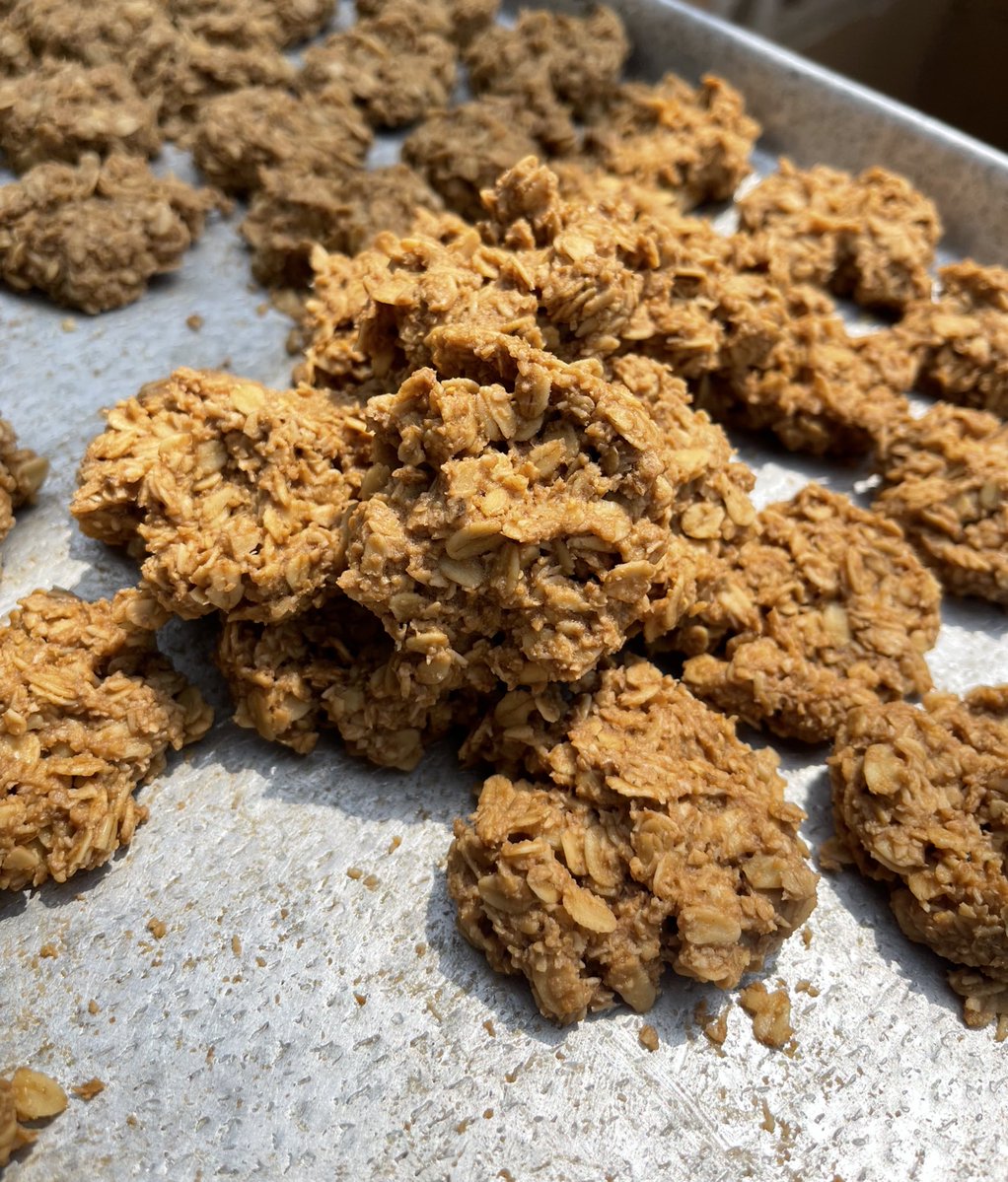 Sixpee Bakeshop tweet media