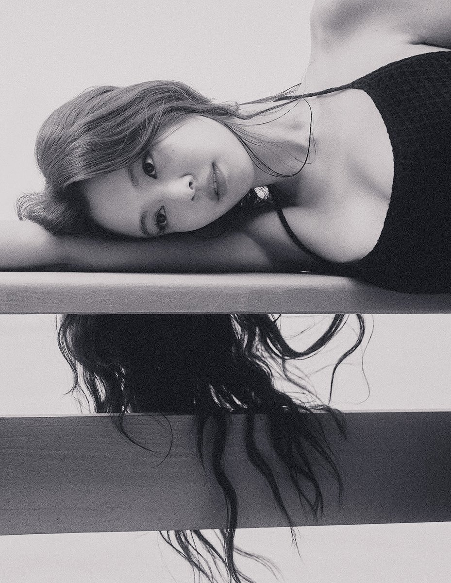 Mrs. Damian, tweet media