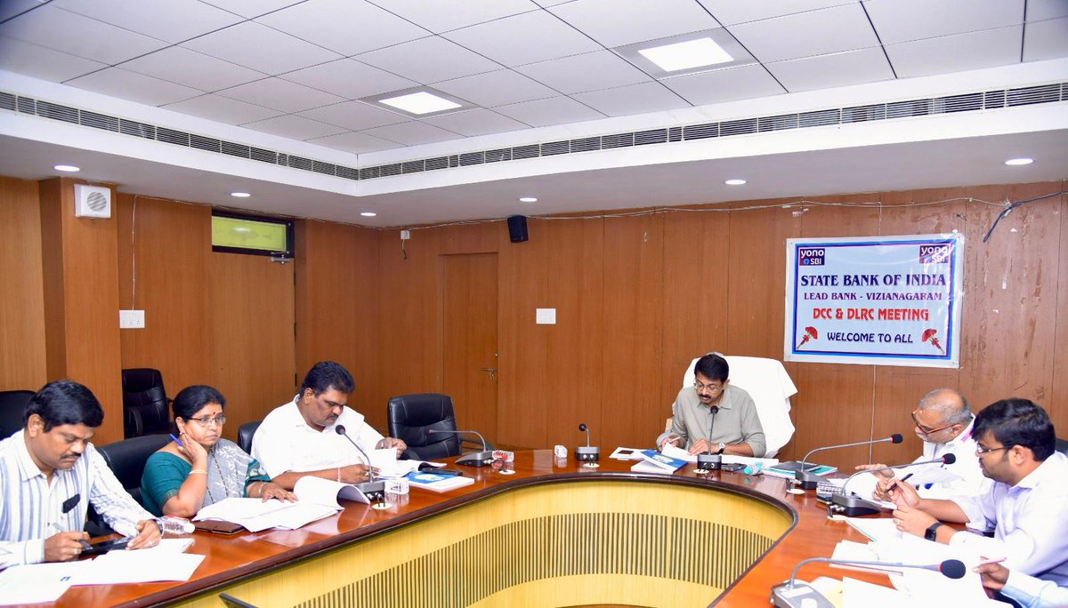 cdmvzm's tweet image. రైతులు నిరంతరం ఆదాయం పొందుటకు పాడి పరిశ్రమ, ఉద్యాన పంటలు సాగుకు విరివిగా రుణాలు అందించాలని జిల్లా కలెక్టర్ బ్యాంకు అధికారులను ఆదేశించారు.
జిల్లా స్థాయి #DCC , #DLRC స‌మావేశం జిల్లా కలెక్టర్ అధ్యక్షతన జ‌రిగింది.  జిల్లా క‌లెక్ట‌ర్ మాట్లాడుతూ  బ్యాంకుల‌కు ఇచ్చిన ల‌క్ష్యాల‌న్నీ స