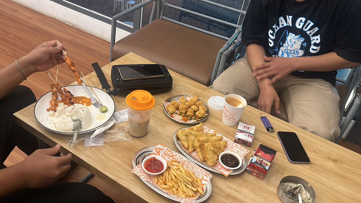 Ponyin 𓂀 tweet media