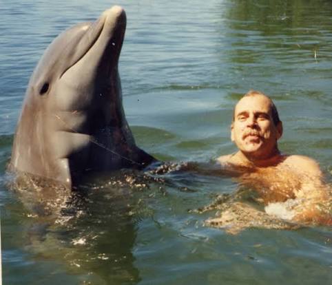 🎶Came along a dolphin
He said, "Jolly Mon Hello
I've always loved your singing
Climb on board and don't let go"

Oh Jolly Mon sing
Oh make the oceans ring🎶

#JimmyBuffett

#FinsUp
#BubblesUp
🦈🆙️
🫧🆙️