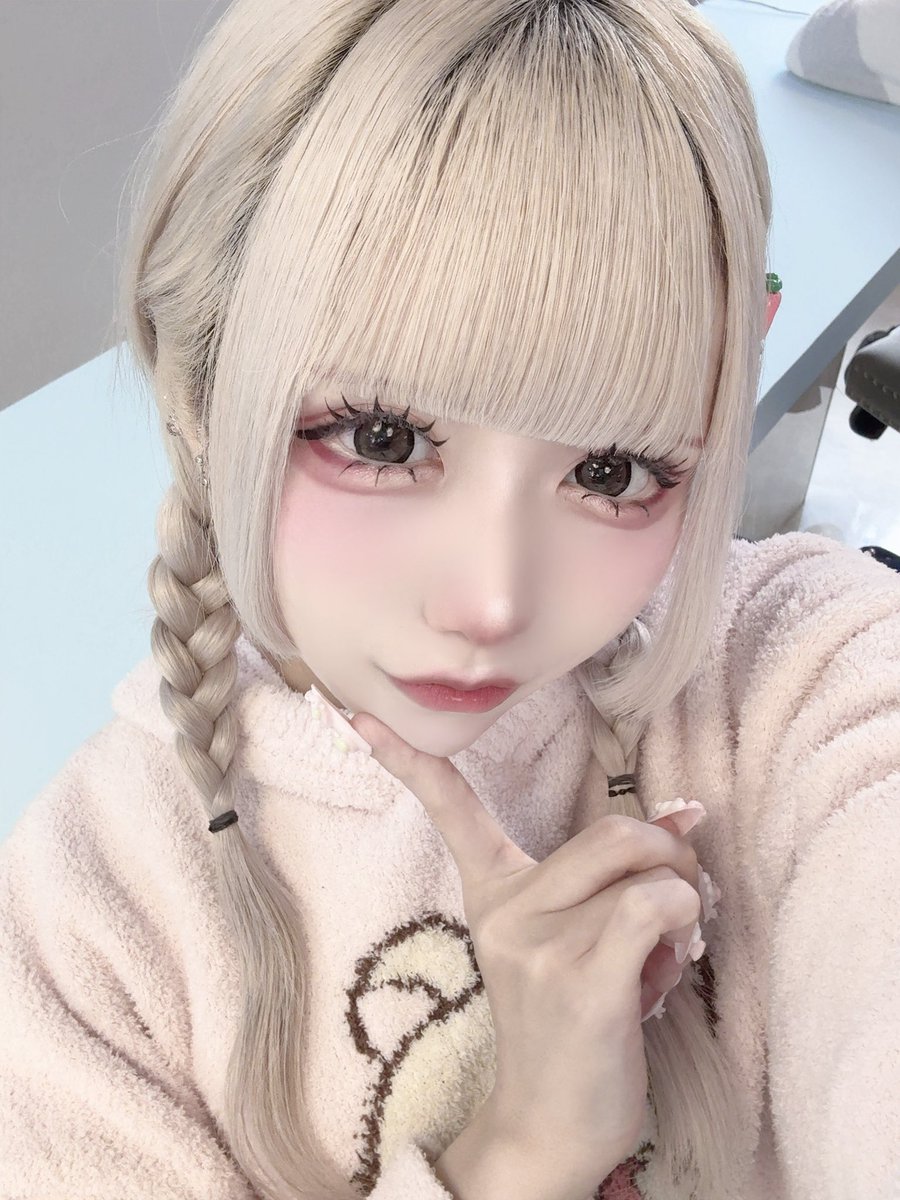 いう 4/25生誕 tweet media