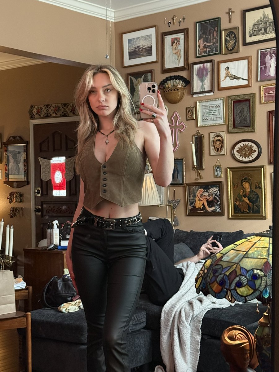 lana del gay tweet media