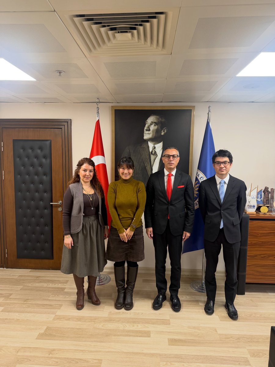 ProfGultekin's tweet photo. Japonca  JLPT sınavı hazırlıklar devam ediyor.  Ziyaretlerinden dolayı sayin Sasaki Keisuke ve Eva Nakamura'ya teşekkürler https://t.co/TfVMaVuARa