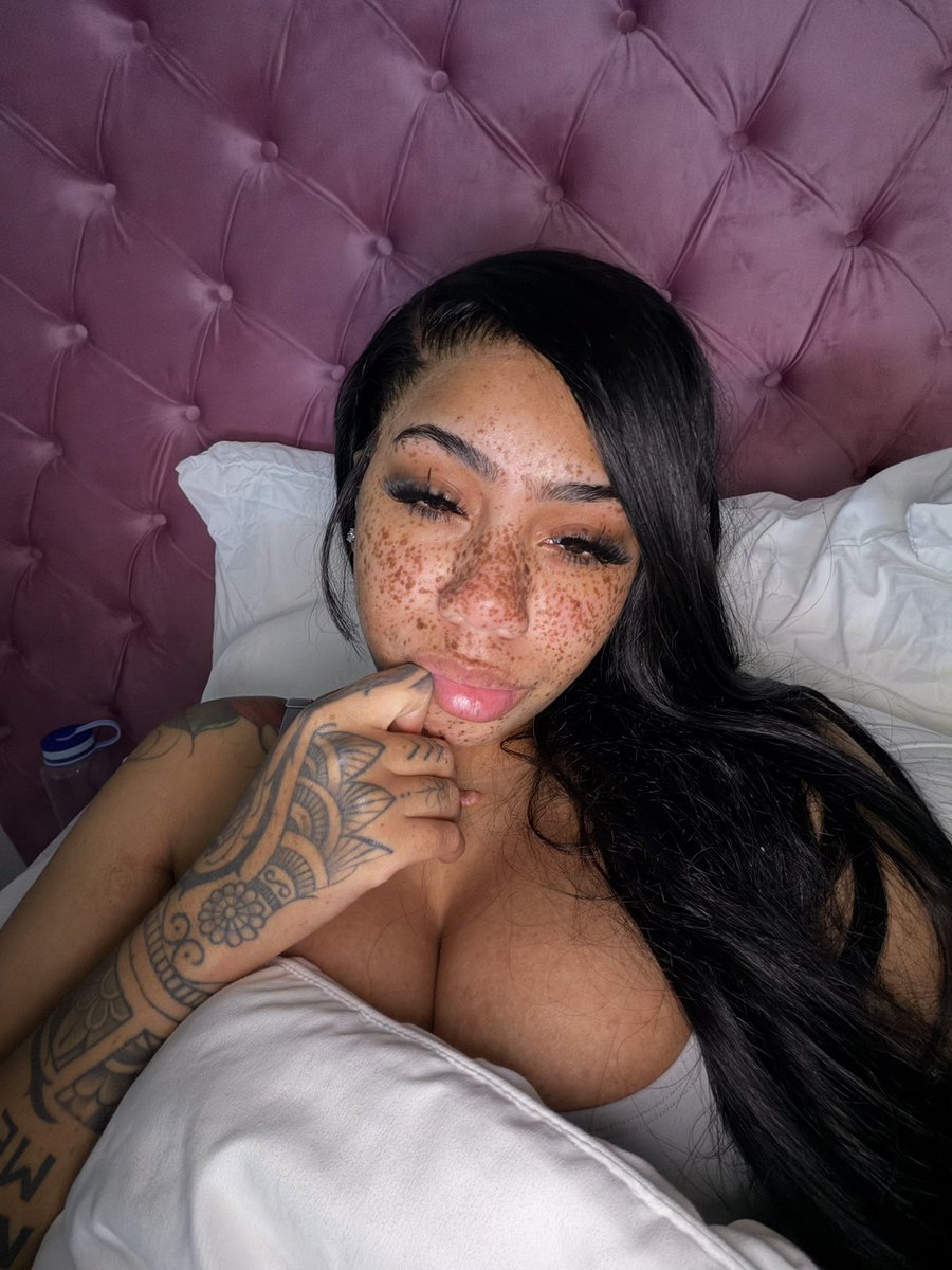 S H A N E S E tweet media