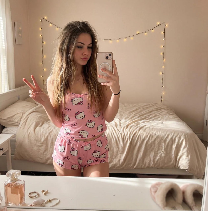 Tina TeFaitCraquer tweet media