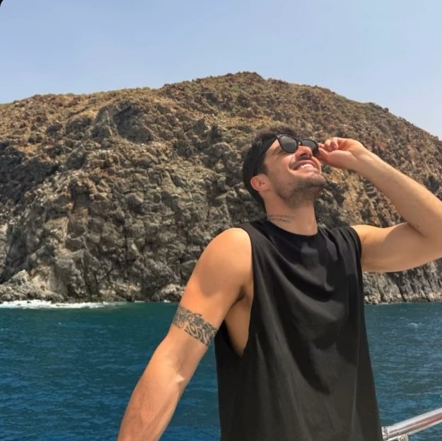 comeletee tweet media