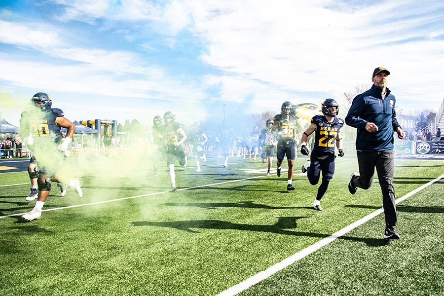 Thank you <a href="/CoachJdubb12/">Justin Walterscheid</a> for the camp invite  <a href="/UNC_BearsFB/">Northern Colorado Football</a> GO BEARS!