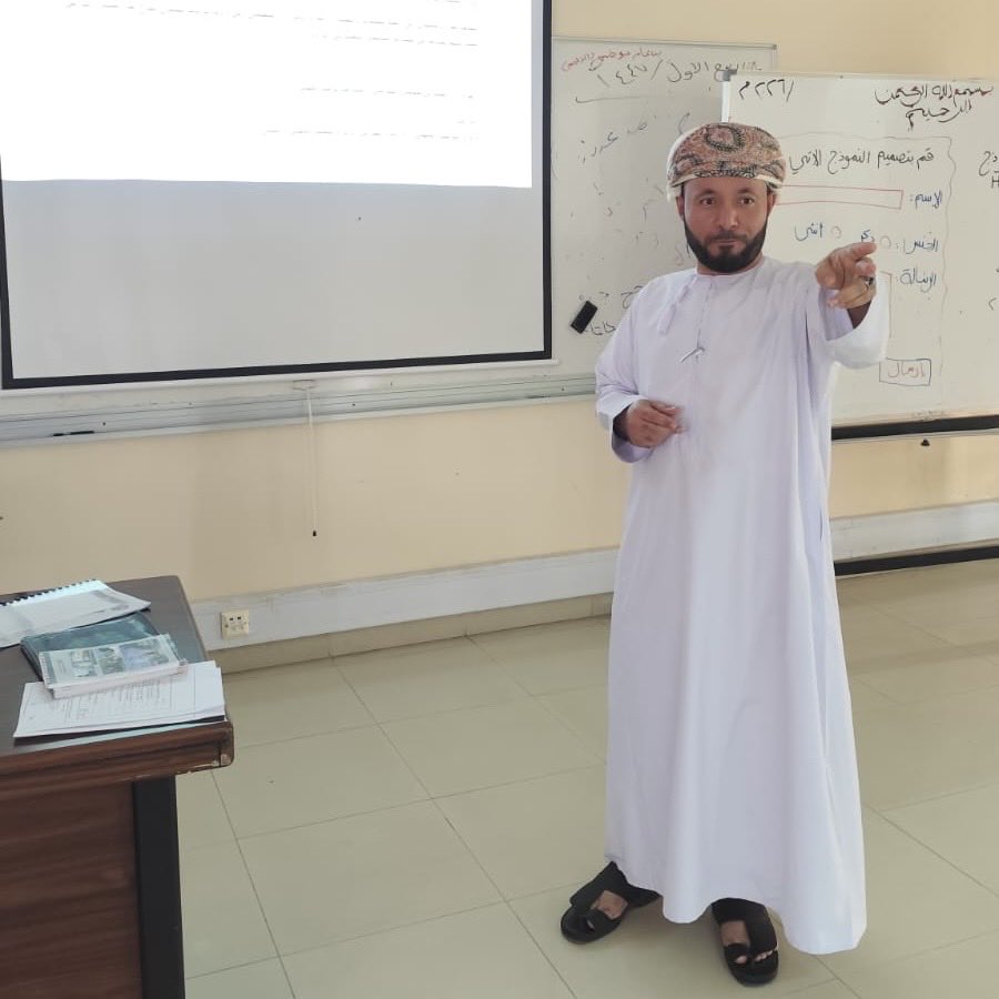 EduGovMct1601's tweet photo. قام الأستاذ أحمد خميس البلوشي، مشرف توجيه مهني، بزيارة مدرسة راشد بن الوليد لتطبيق استبانة لطلبة الصف العاشر حول استحداث مسار السفر والسياحة (BTEC) بمدارس ولاية قريات… خطوة نحو مستقبل مهني واعد ✨
التوجيه_المهني #قريات #BTEC https://t.co/ltbvNvmwgC