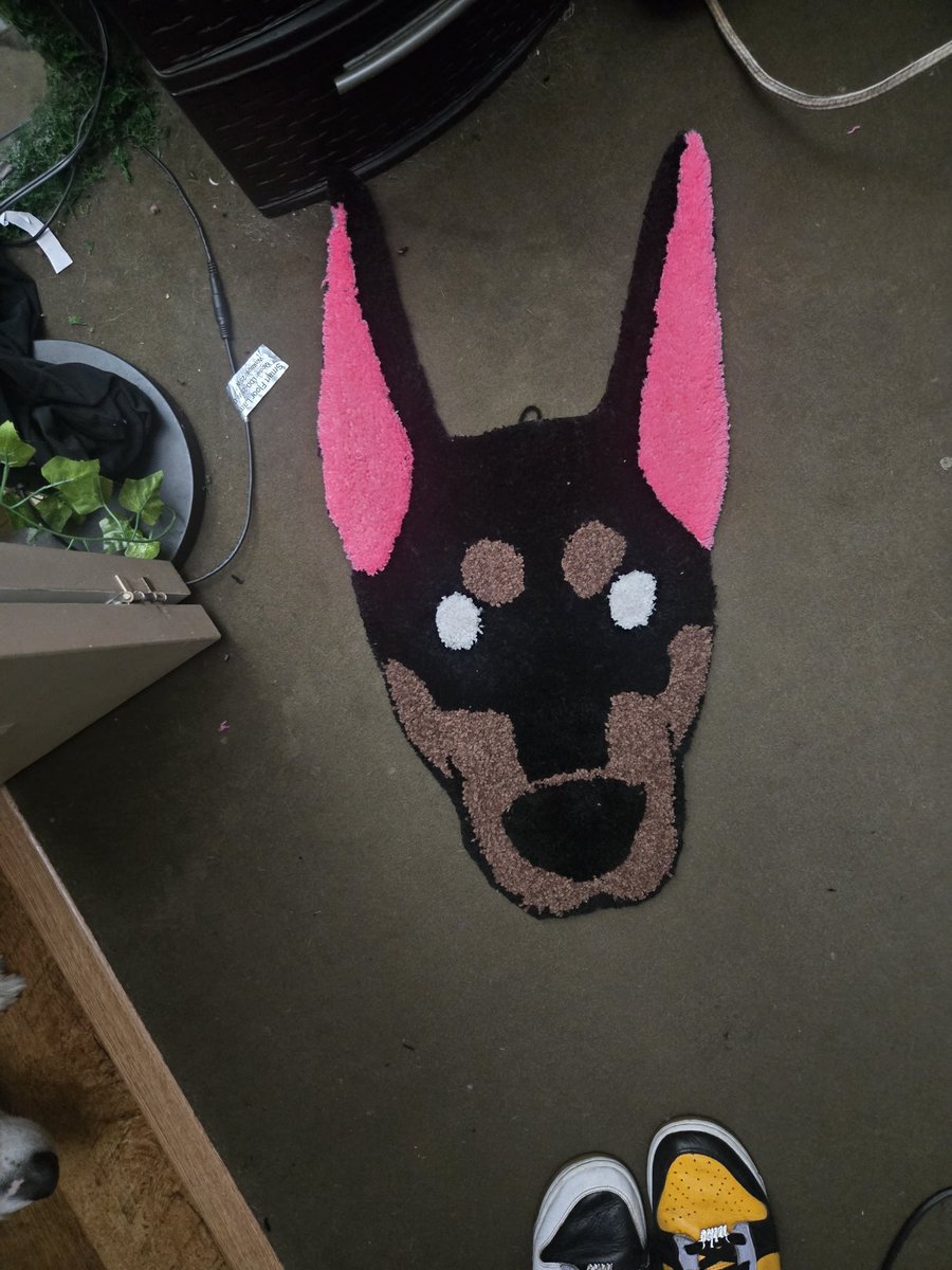 The queen tweet media