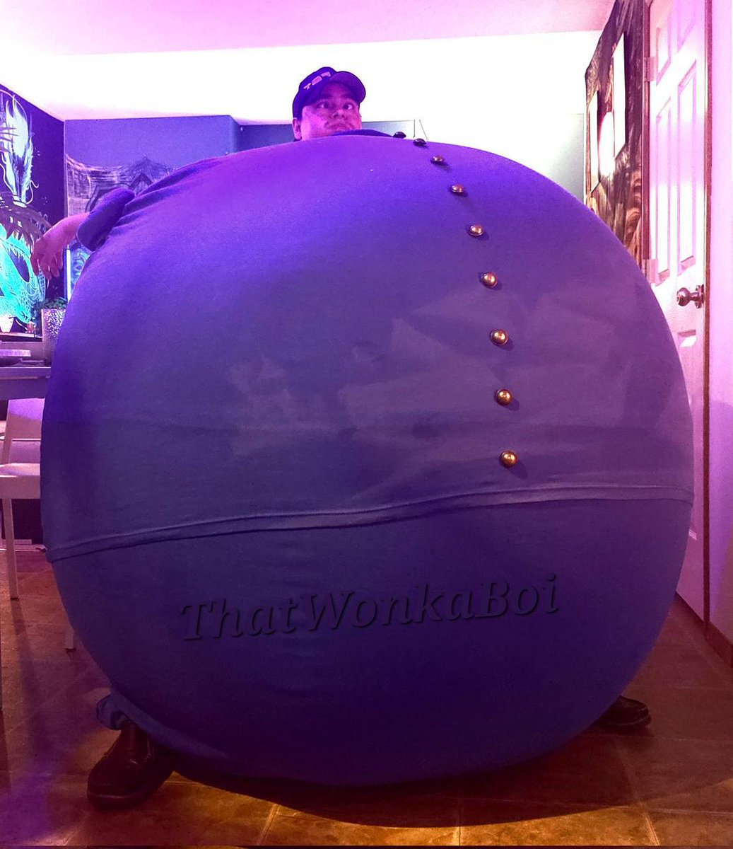 ThatWonkaBoi's tweet photo. I'm a birthday balloon today! 😊🎂 https://t.co/jPPrjCl37U