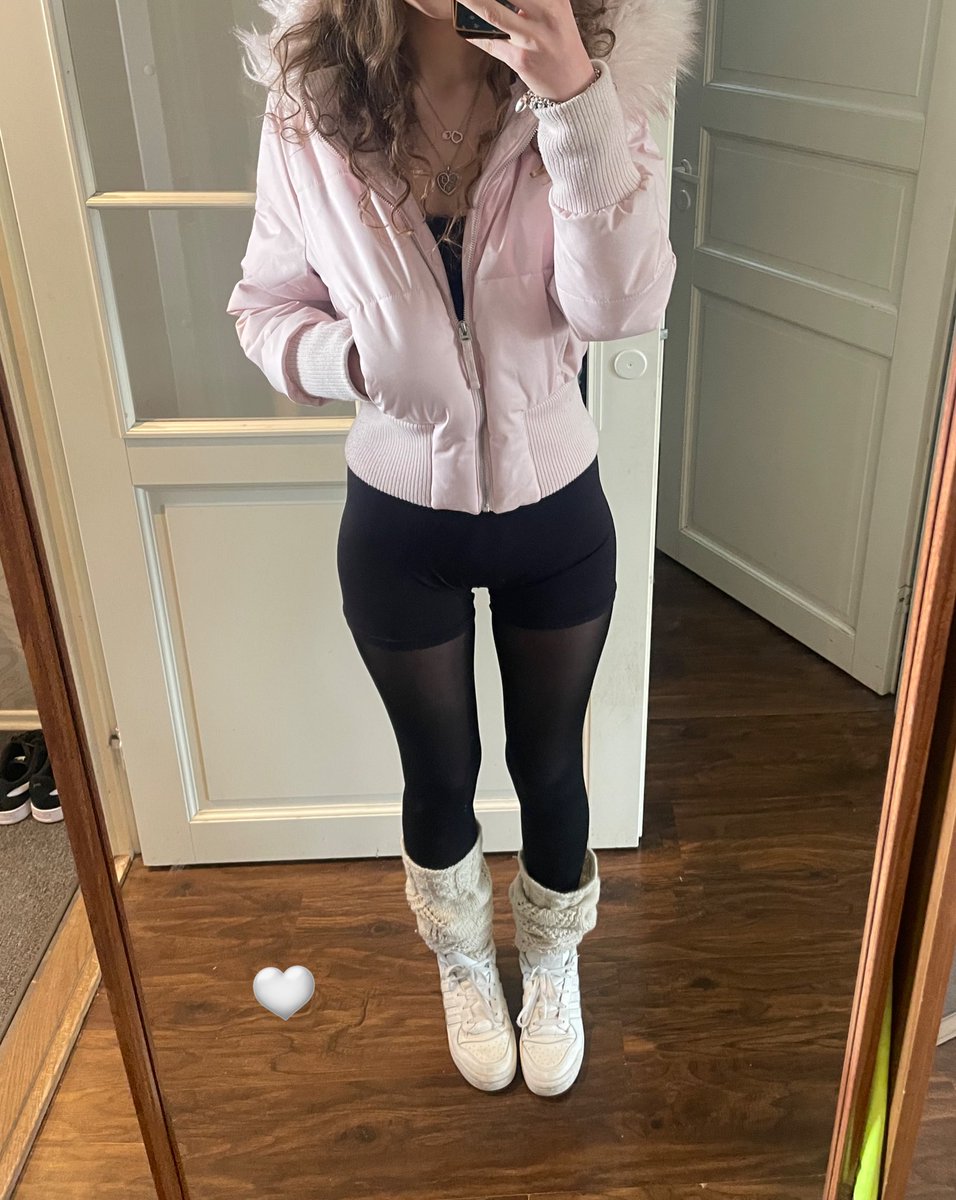 ଓ ﹒ amora ﹒ 𝜗𝜚 tweet media