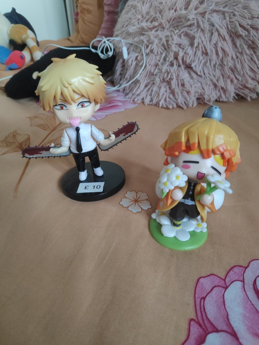 RattyxGum's tweet photo. I bought them cause if you buy two of those type of figurines it will cost £15 which is worth my money. I wished there was my favourite character version but oh well. Idc if it's bad I still love it https://t.co/MnM71wNLfc