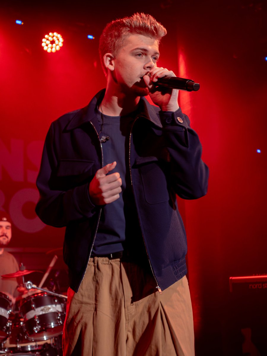 Le V-Masqué 🦸‍♂️ | #PRAYFORUKRAINE 🇺🇦🇫🇷 🇪🇺 tweet media