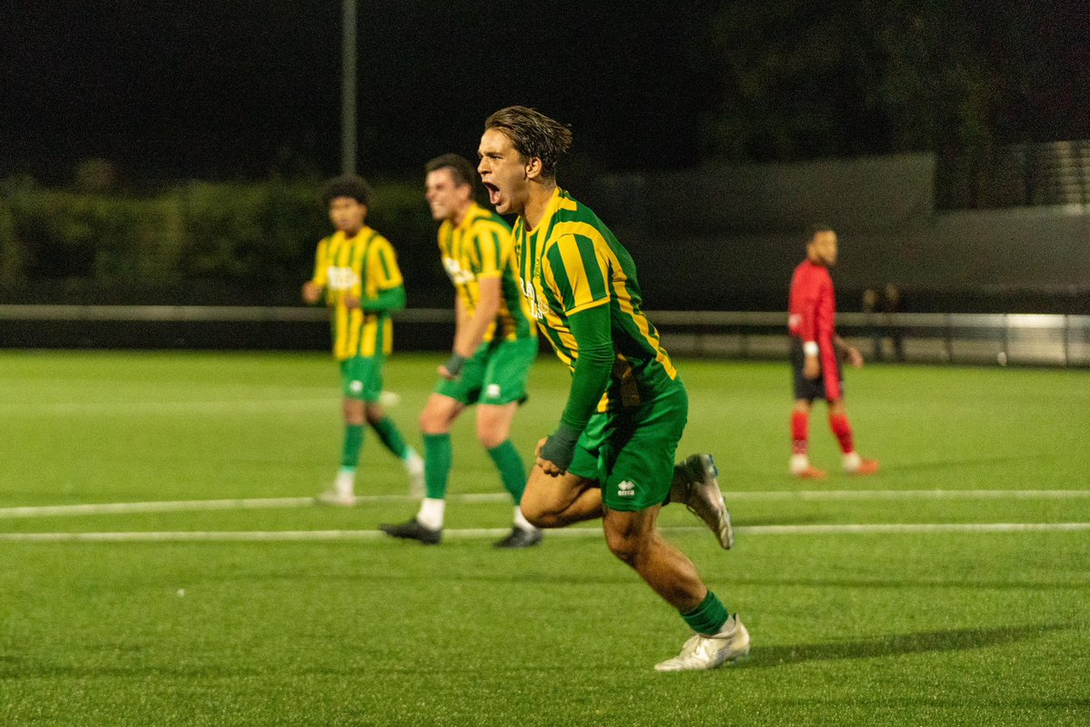 Henry Jones tweet media