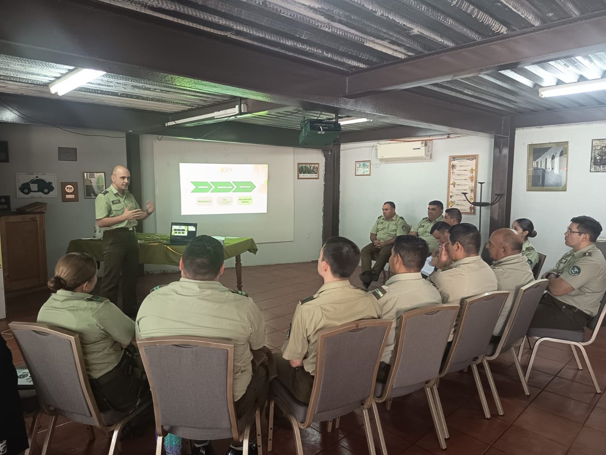 CarabDDHHyFam's tweet photo. Continúan las capacitaciones en la región de #OHiggins, donde @CarabDDHHyFam con exposiciones y juego de roles, abordan denuncias por explotación sexual de niños, niñas y adolescentes (Esnna), Protocolo A Ley 21057 y difusión del CIFE en la 2da. Com. #StaCruz y sus destacamentos. https://t.co/1iikm1NfCe
