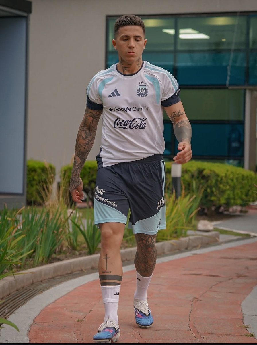 𝕗𝕣𝕒𝕟ℂ𝕆 ✨🤍 full julienzo tweet media