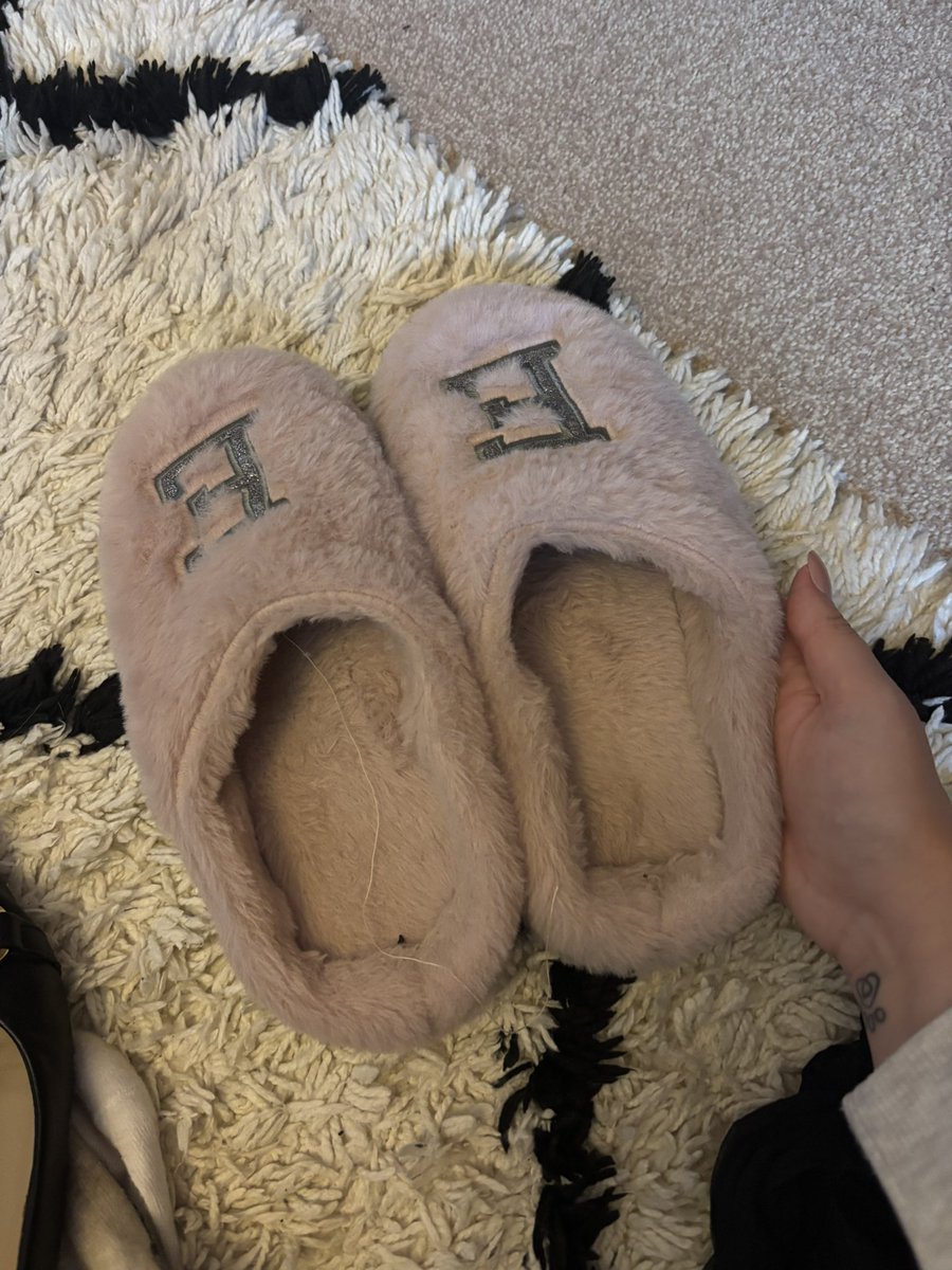 GöttinLenaa tweet media