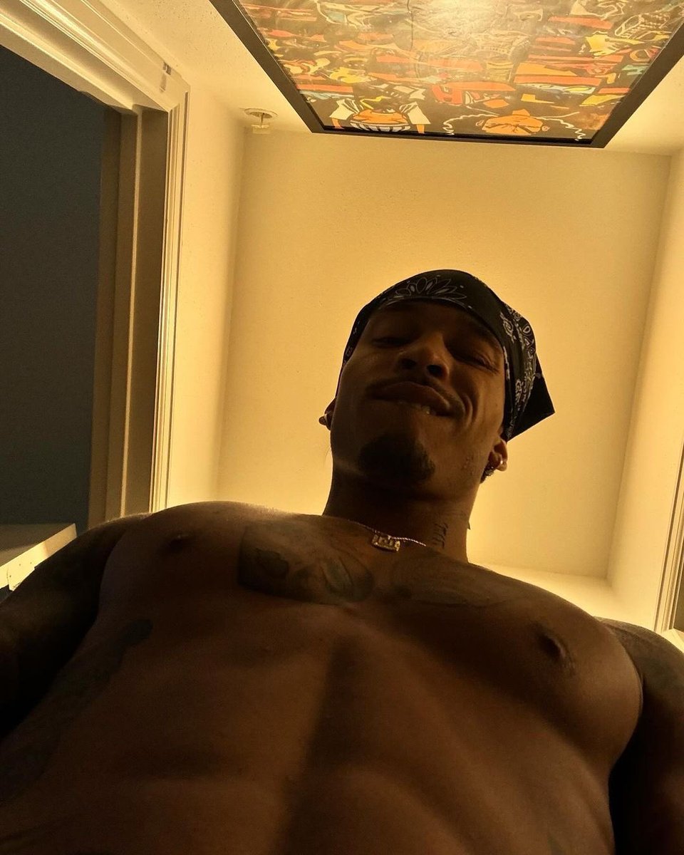 You Love Hot Men tweet media