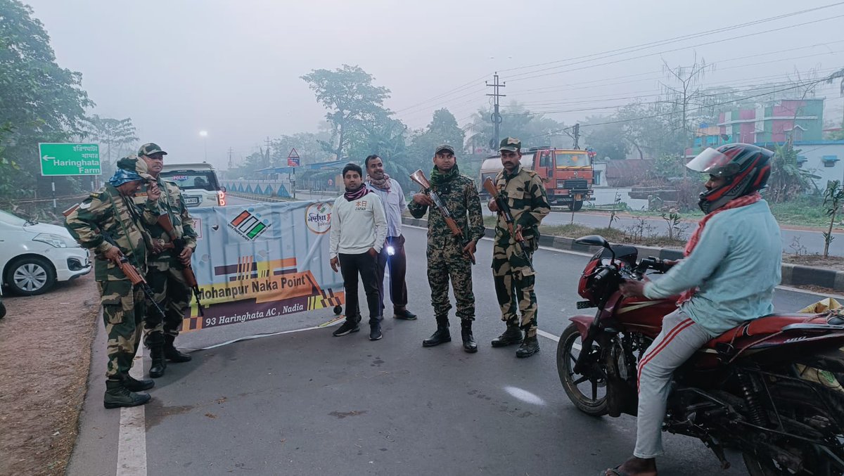 SICIHQ's tweet photo. DIC of Nadia District Shri Kajol Das cooperated with the police administration in conducting naka checking Election Duty. 93 Haringhata Assembly.
#Nadia #Sici https://t.co/vpX9D5zuup