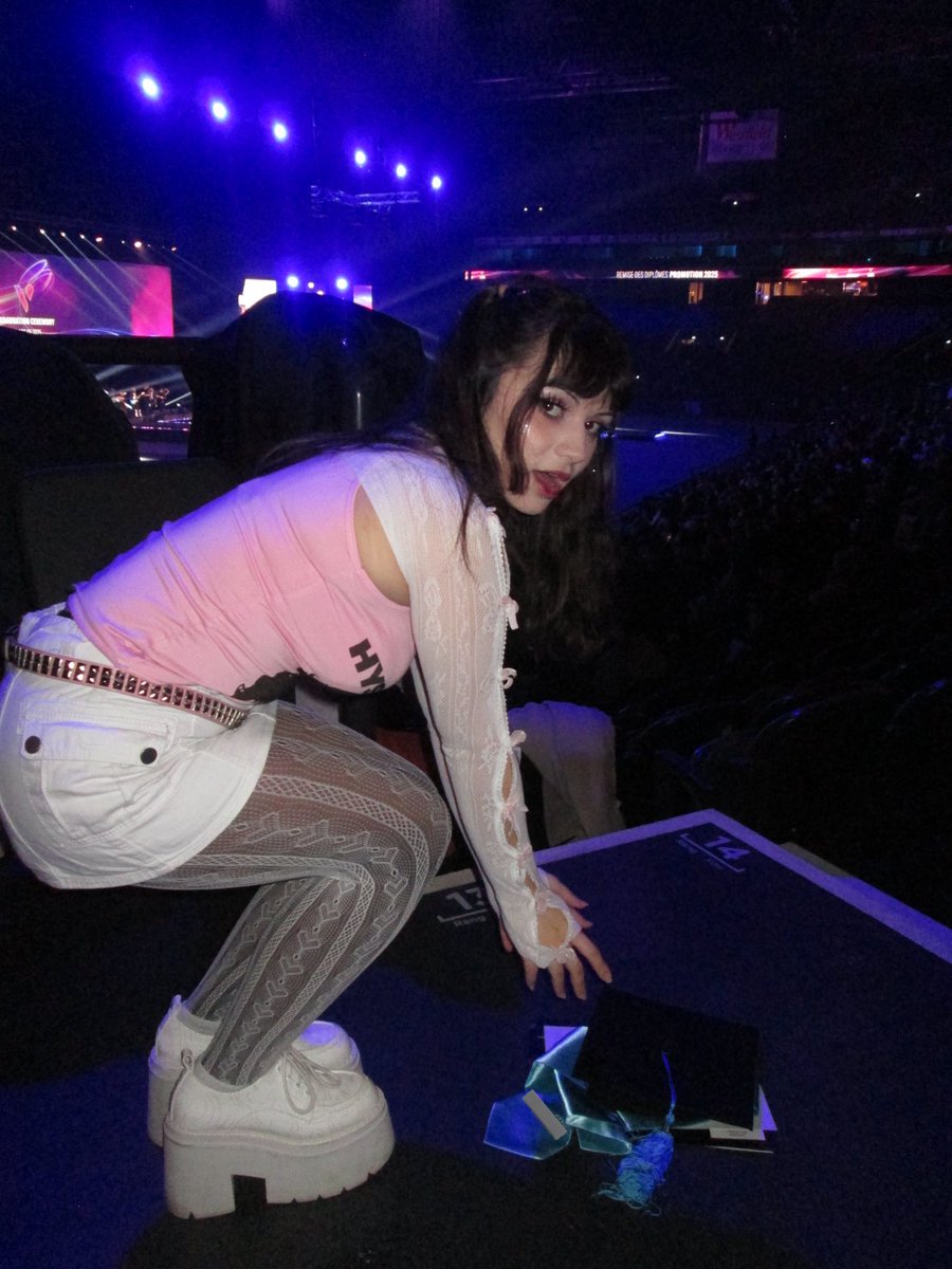 𝙻𝚢’ ☆ tweet media