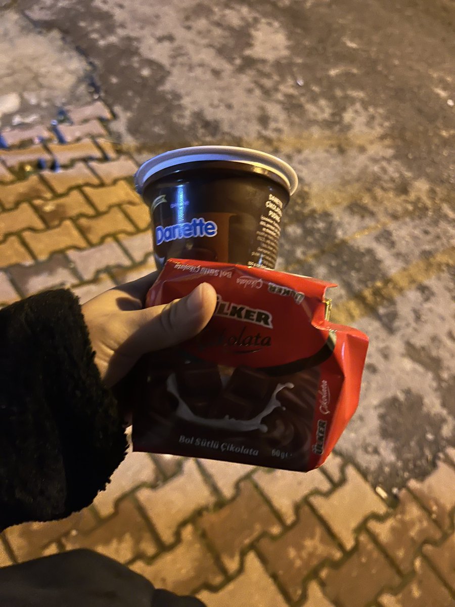 K Ü B R A tweet media