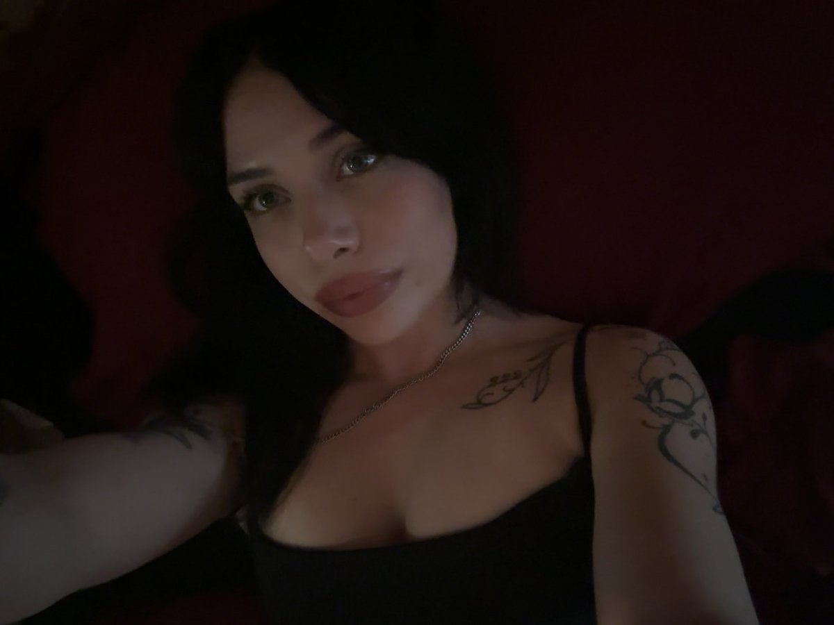 elena ୨୧ tweet media