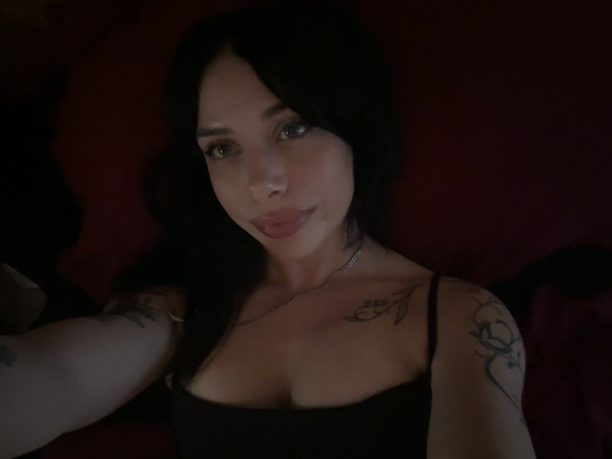 elena ୨୧ tweet media