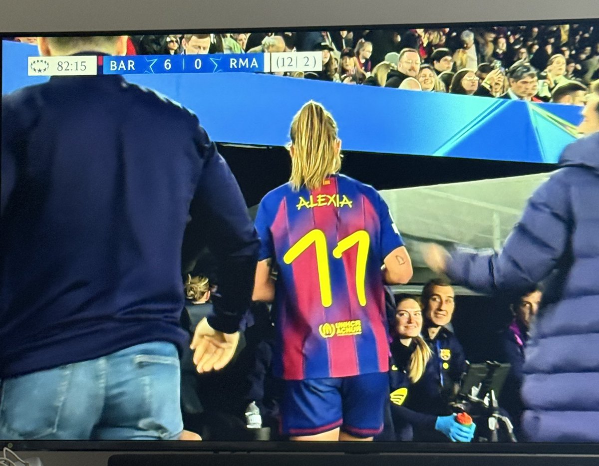 Sol_Olmedoo's tweet photo. Era muy cara la multa si no se presentaban????? 
#barçafem #UMCL❤️💙❤️💙 https://t.co/eDQogLQAWT