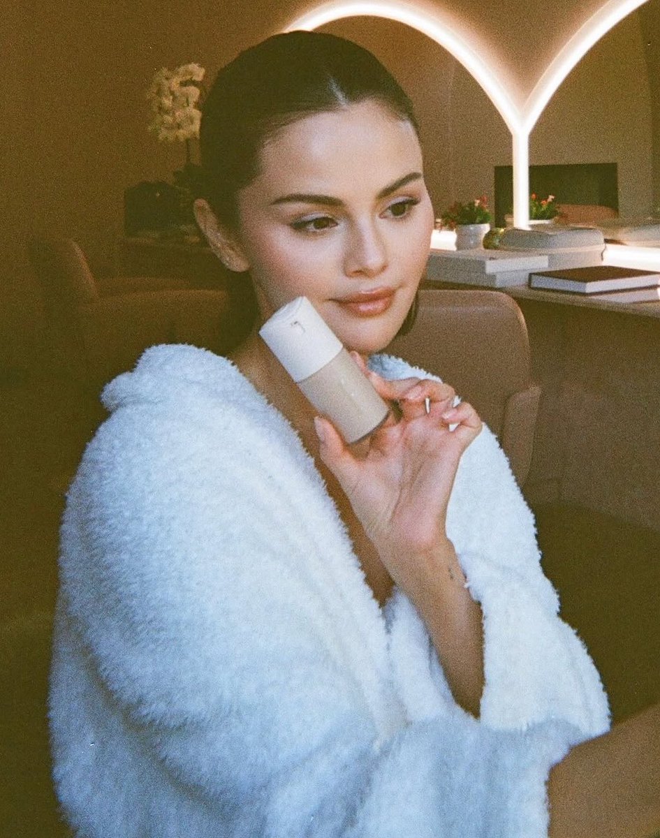 Selena Gomez India tweet media