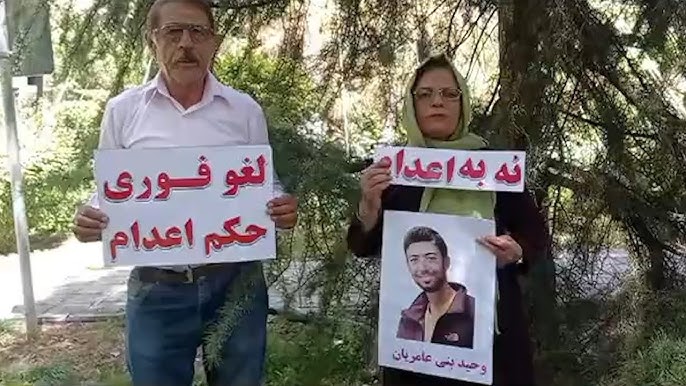 من مادرِ وحیدم…
عکسش را در دست گرفته‌ام و فقط یک جمله نوشته‌ام:
 #نه_به_اعدام
 اما پشت این ۳ کلمه، هزار حرف، هزار آرزو و هزار زندگی نهفته است
وحید من، ۳۳ساله، نخبهٔ دانشگاه خواجه نصیر... آیا سهمش از این همه تلاش طناب دار است؟
در همین هفته، چهار نفر از دوستانش را اعدام کردند.
 از