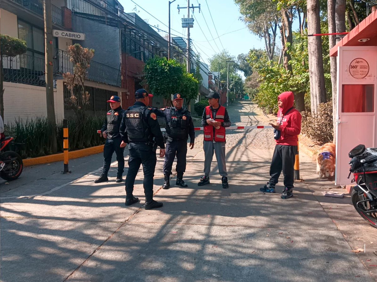 LopezCasarinJ's tweet image. Con la #Estrategia360ÁO esta #SemanaSanta reforzamos lo más importante: tu seguridad.

🚓 Vigilancia 24/7 en toda la alcaldía
🛑 Operativos preventivos para inhibir delitos
🚨 Protección Civil activa y en territorio
📞 Atención inmediata ante cualquier emergencia

#TodoEsPosible