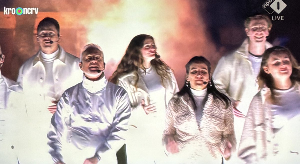 Starbuck tweet media