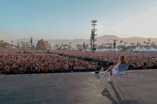 Sabrina Carpenter Daily 2.0 tweet media