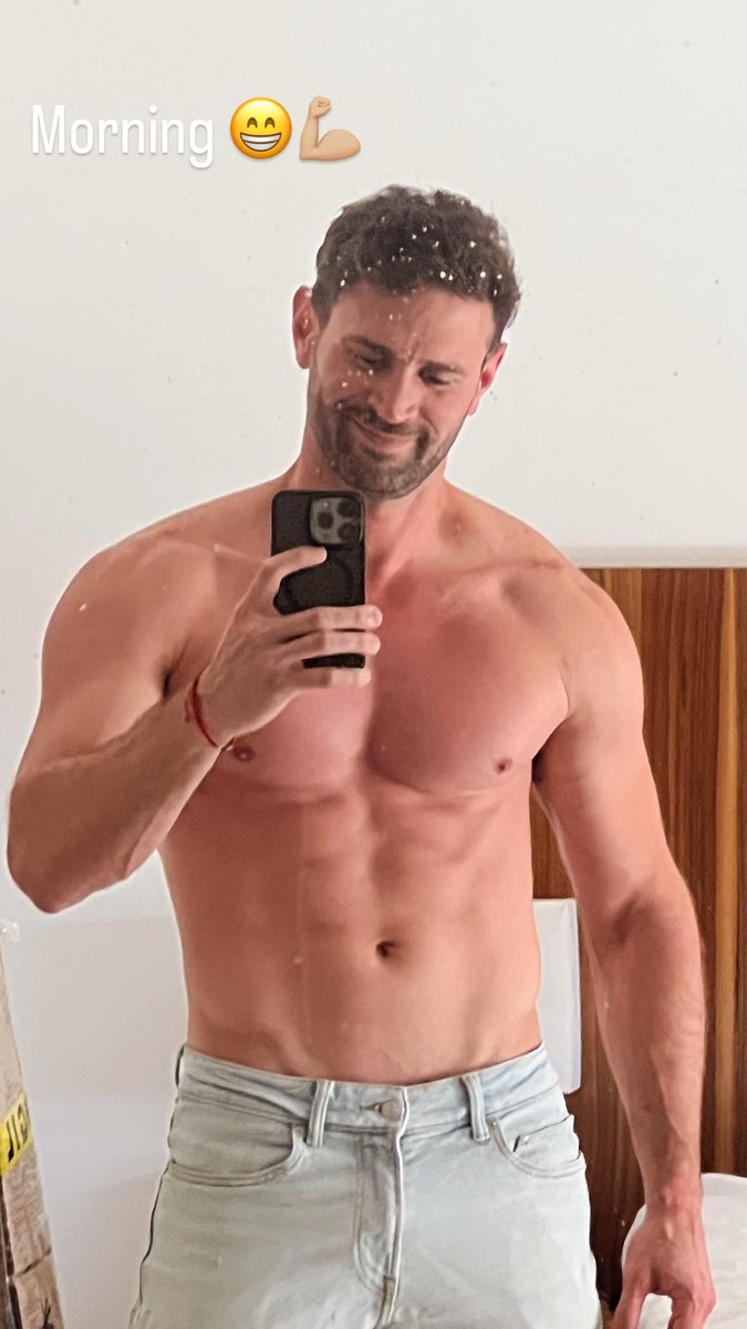 Celebrity LAT tweet media