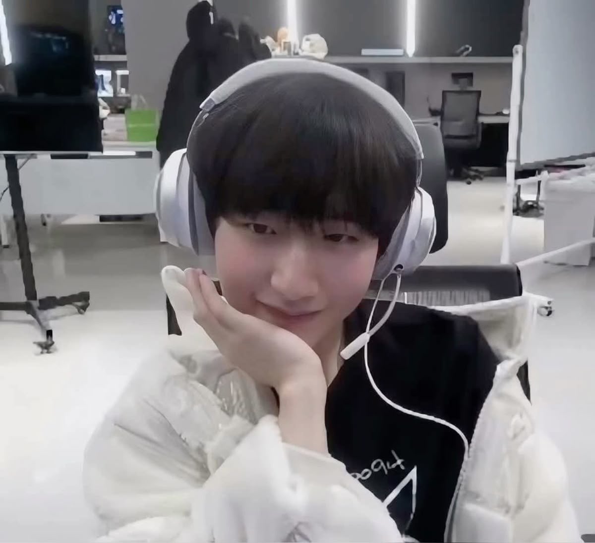 gen22 fan tweet media