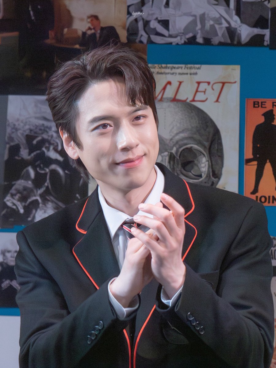 hyema_pic's tweet photo. 26.03.29 히스토리보이즈 커튼콜데이

데이킨 役  #윤승우 https://t.co/MEReXoOXvo