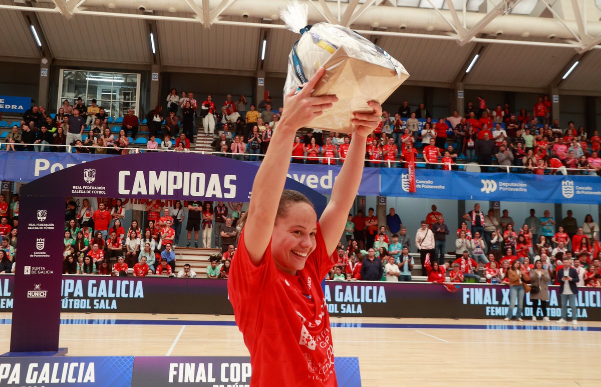 FutsalRFGF's tweet photo. 👏🔝⚽️

𝐌𝐕𝐏! 𝐌𝐕𝐏! 𝐌𝐕𝐏!

Natalinha, xogadora de @Castrofutsalfem, mellor xogadora @munichsports da final da Copa Galicia. https://t.co/QmgbOgSCy6