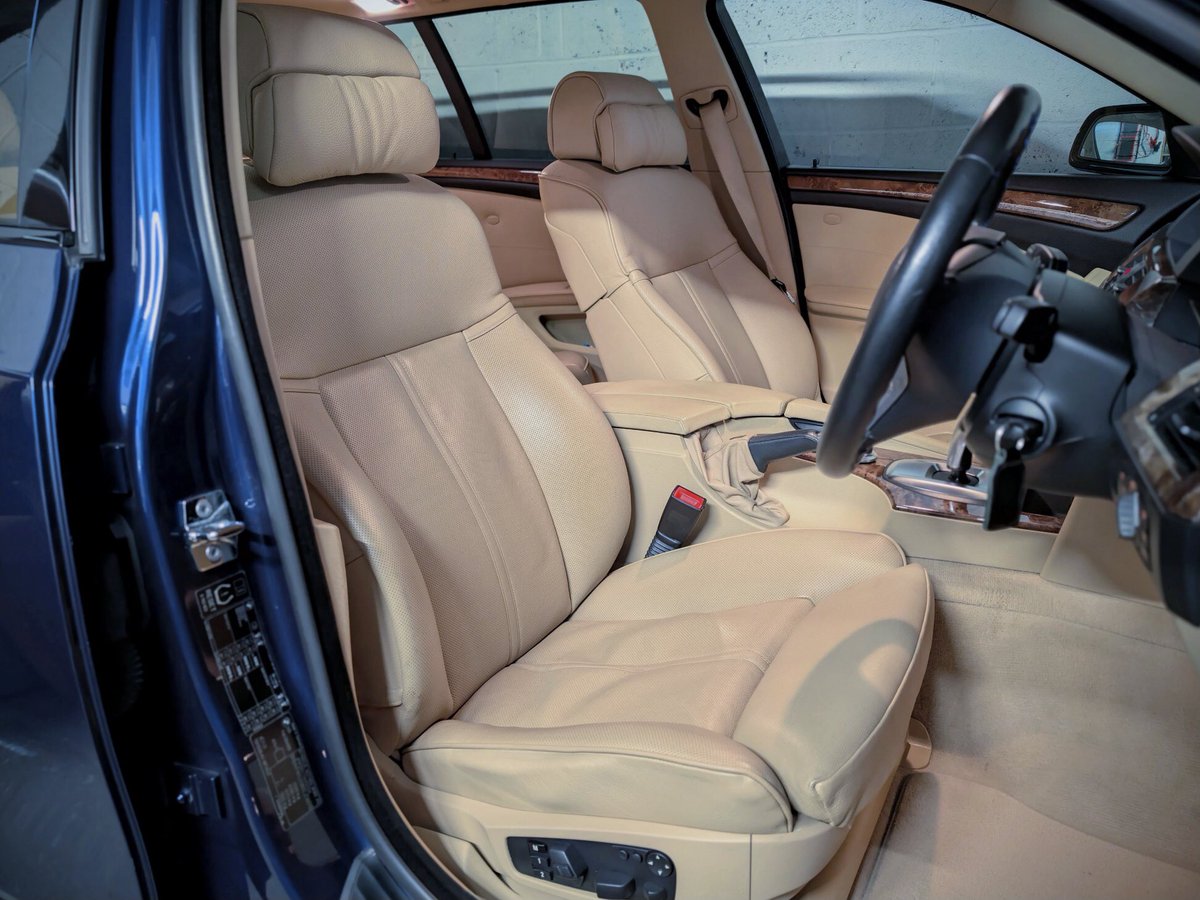 gsmales's tweet image. The ultimate wolf in sheep’s clothing? A BMW 550i SE Estate in Deep Sea Ocean Blue has to be at the top of the list. Comfort, climate control seats and soft-close doors just add to the restrained luxury masking that huge power.

#BMW #ModernClassics #ClassicCars #2000s