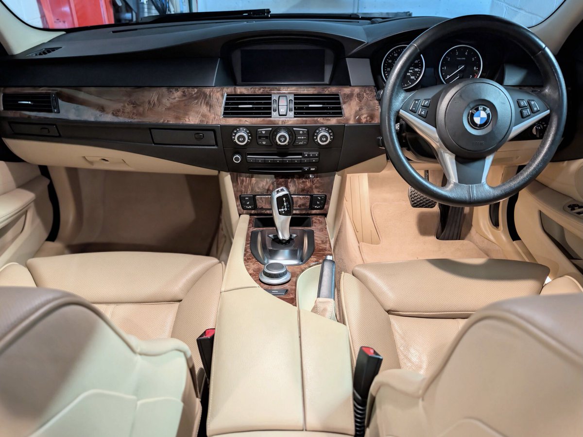 gsmales's tweet image. The ultimate wolf in sheep’s clothing? A BMW 550i SE Estate in Deep Sea Ocean Blue has to be at the top of the list. Comfort, climate control seats and soft-close doors just add to the restrained luxury masking that huge power.

#BMW #ModernClassics #ClassicCars #2000s