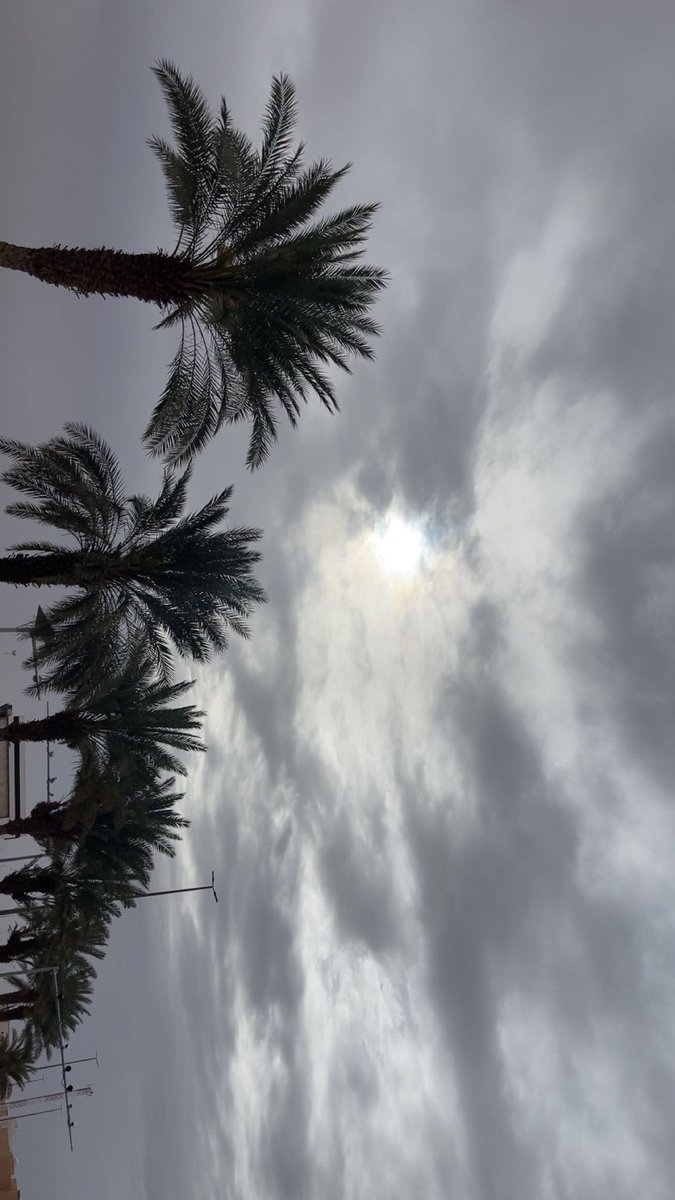 iiui_5's tweet photo. صحيح إن السحاب أنتي؟ https://t.co/onSBTXunMv