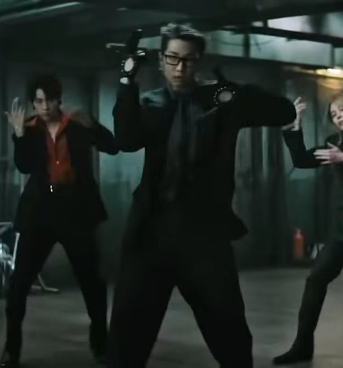 An7ta71's tweet photo. Trying to focus on one member at a time when watching 2.0 MV but my bias doing everything to distract me… every. 
single. 
time.

The menace you are Kim Namjoon 😅

#ARMYstrugglesarereal
#BTS_2.0 https://t.co/GGA3Qlcky8