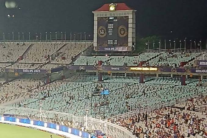 RoyalCrown tweet media