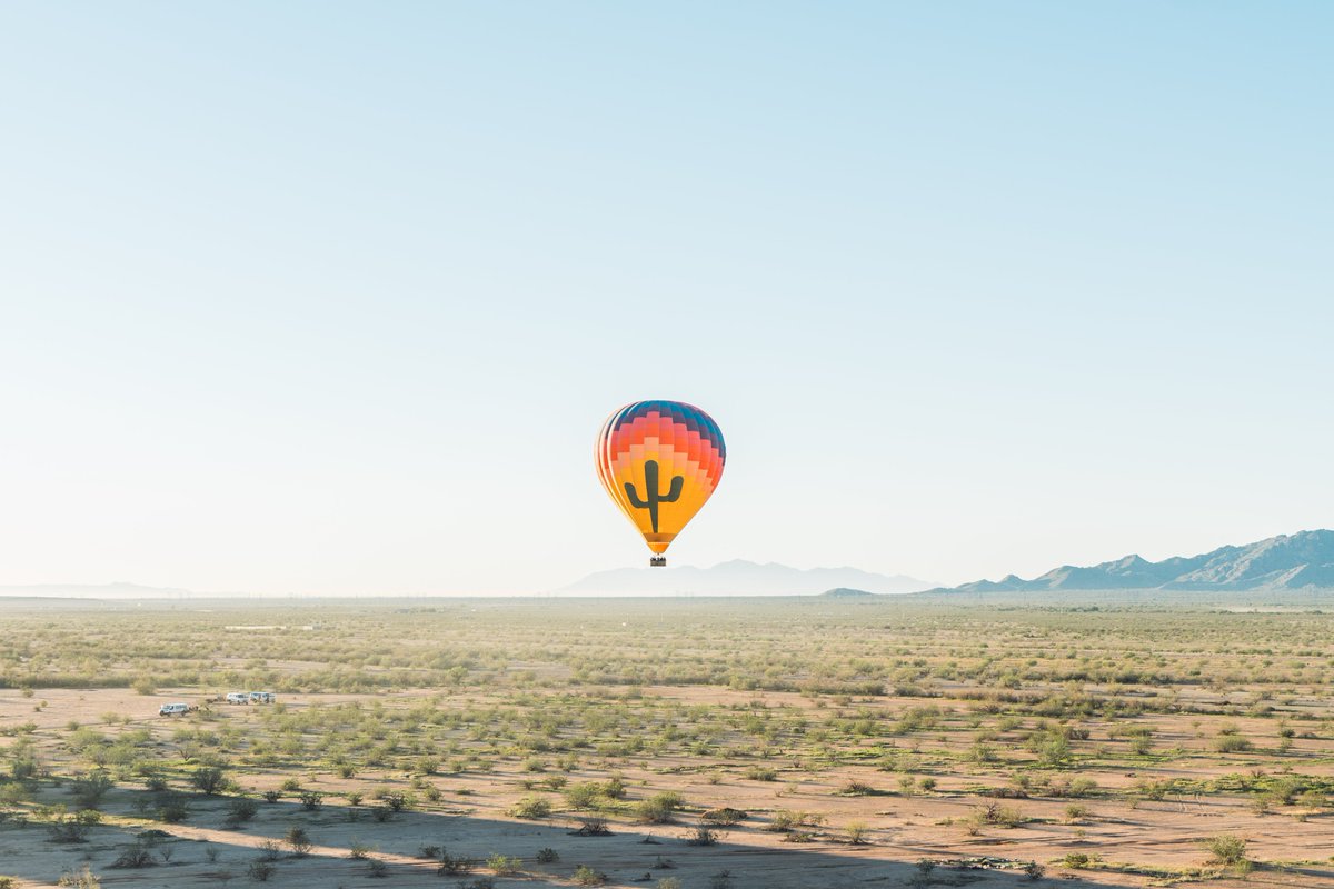 BalloonsAZ's tweet photo. What makes us different ⤵️

🎈 With us it's not just a flight, it's an experience
🥂 Bubbly + bites in the desert always included
🚐 Home/hotel transfers avail
🧑🏼‍✈️ FAA certified pilots w/ thousands of hours of flight experience
☀️ Locally owned + family operated in AZ for 35 yrs https://t.co/Y11u0Xo3aM